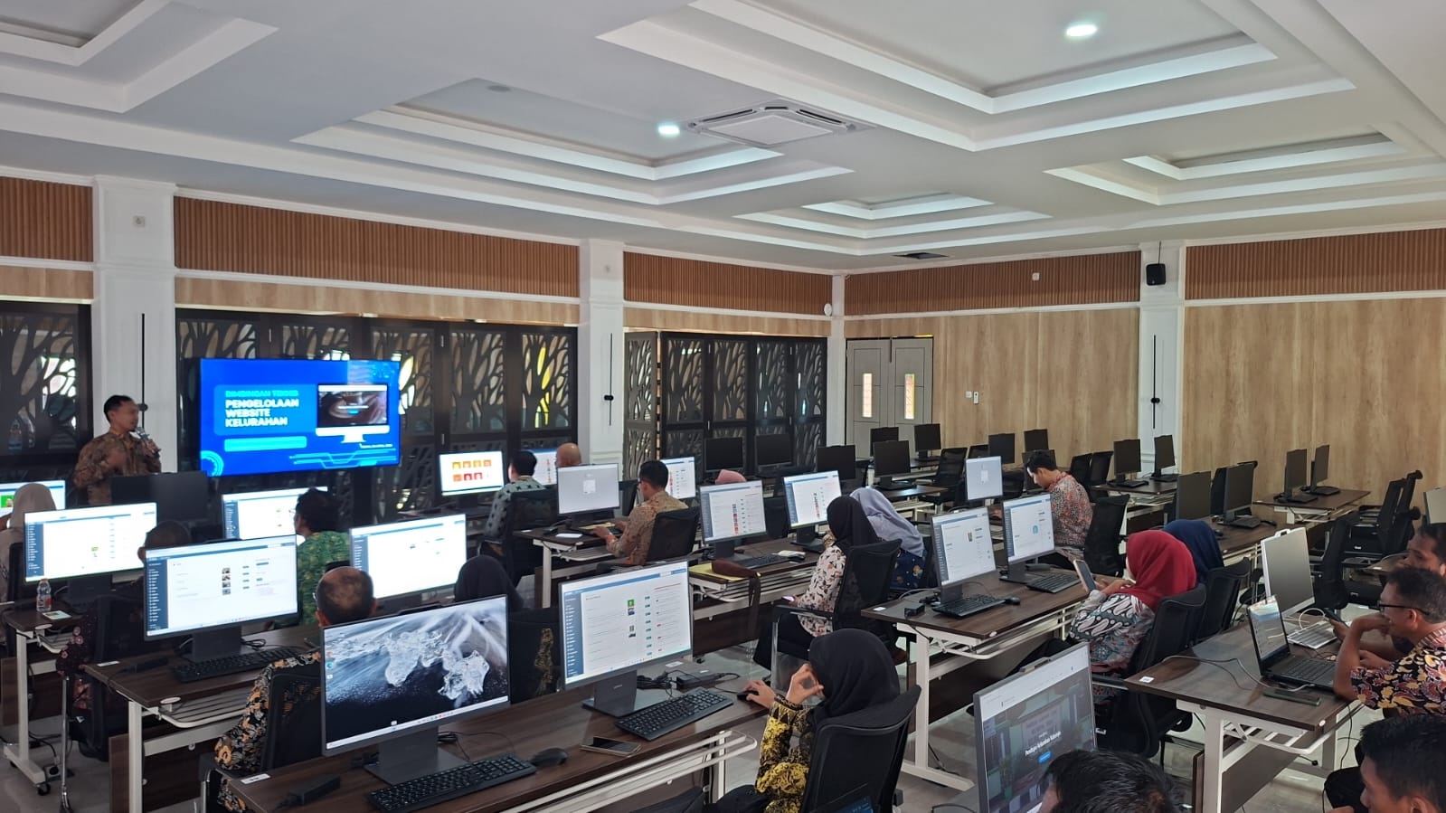 Bimbingan tehnis pengelolaan website kelurahan
