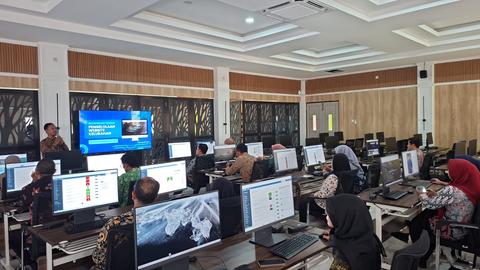 Kelurahan Sidorejo Ikuti Bimtek Pengelolaan Website Guna Dorong Keterbukaan Informasi Publik